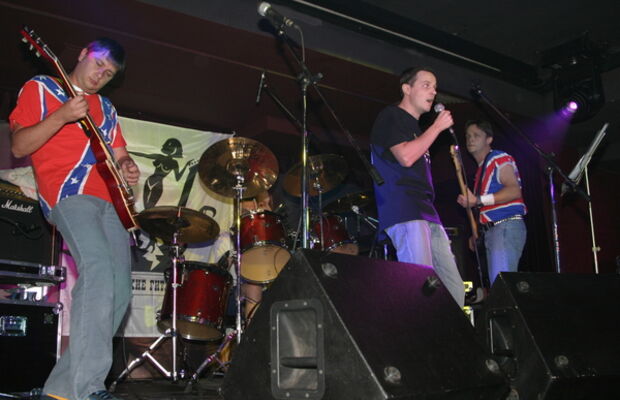 30/10/2004 “TOTALLY UNDRUGGED II” Live in OLYMPISKY 