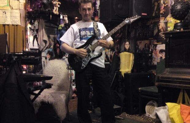 Гитарист группы DELTA-FLASH