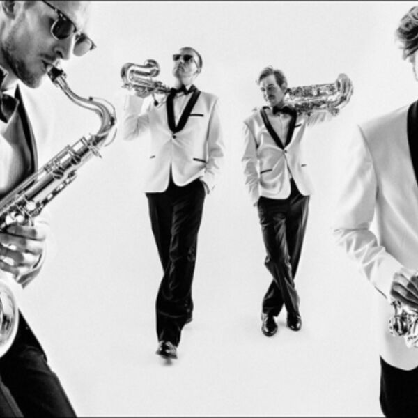 Новый год в стиле голливуд. Лина Нова и 2х2 Saxophone orchestra