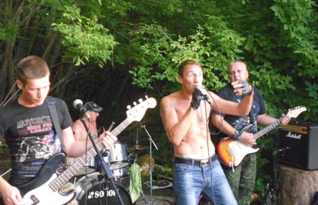 наша жизнь рок-н-ролльная!!!!!!!!!!!!