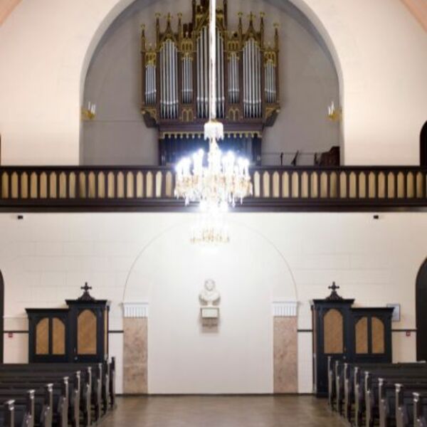 Органный Космос Баха при свечах