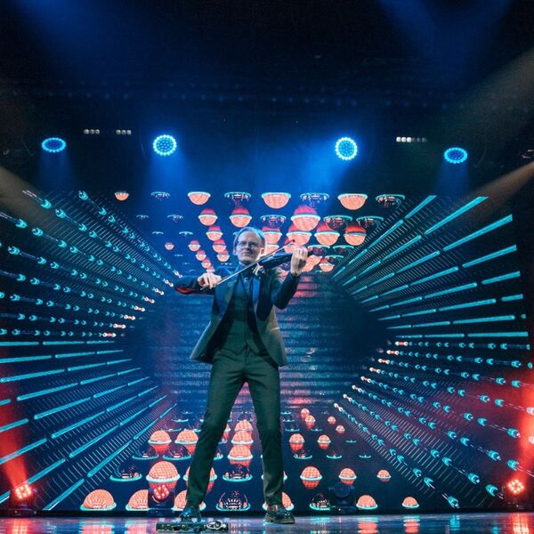 Аудиовизуальное шоу Киберпанк: Никита Дёмин