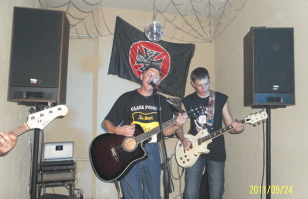 Концерт в мотоклубе Южный Крест 24.09.2011г.