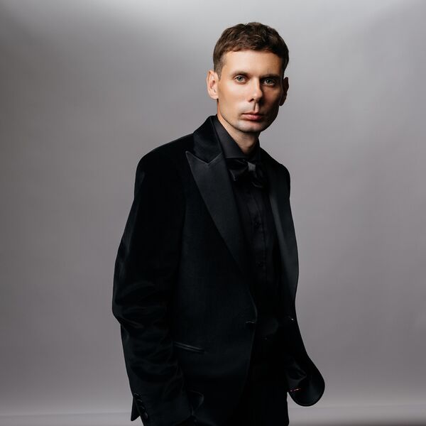 Максим Апрель