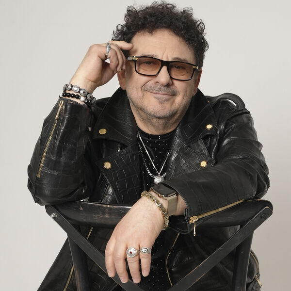 Игорь Саруханов