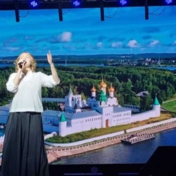 Елена Менгалова с авторским концертом «Будем жить»