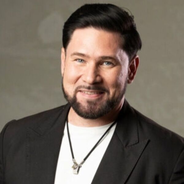 Сольный концерт Заслуженного артиста Краснодарского края Николая Колчевского «Певец у микрофона»