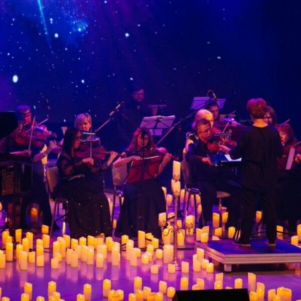 Новогодний шоу-концерт в сиянии тысячи свечей