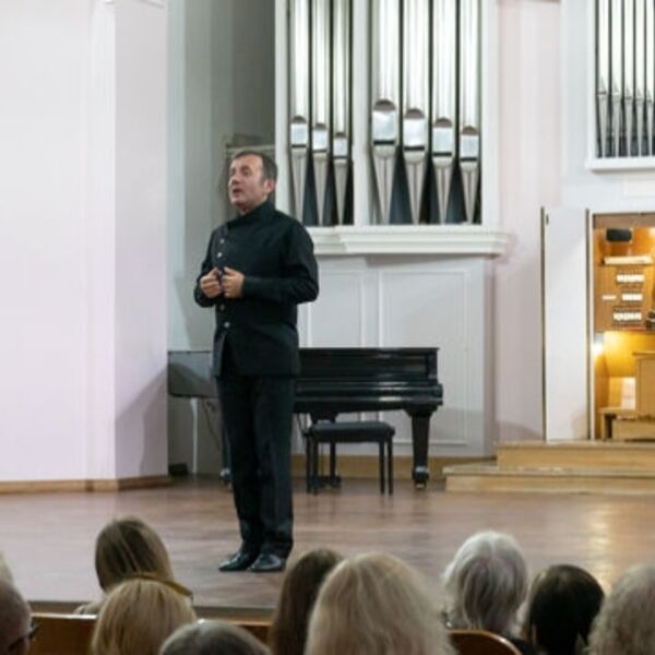 Совершеннолетний концерт, или Гости из будущего