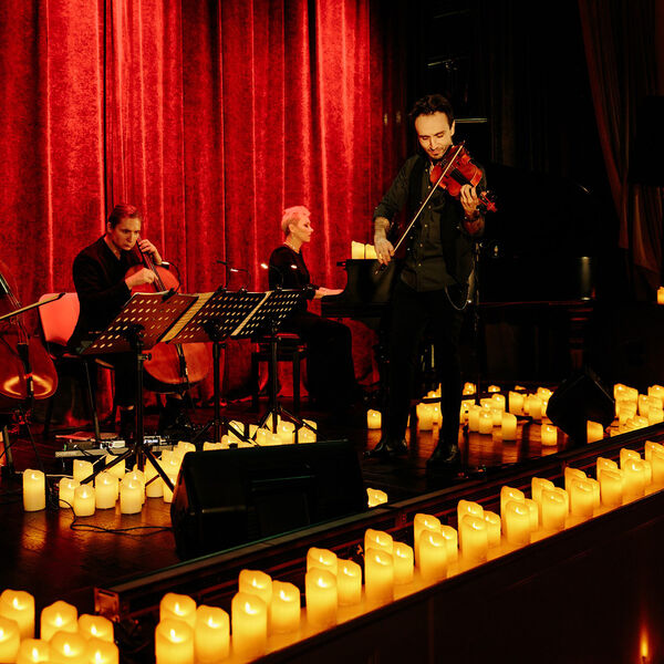 Рок-хиты на виолончелях при свечах