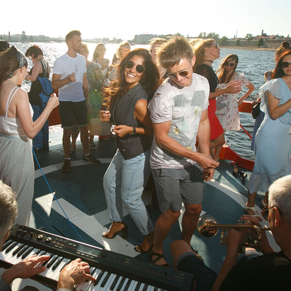 Музыкальный рейс “Плыви со звуком"