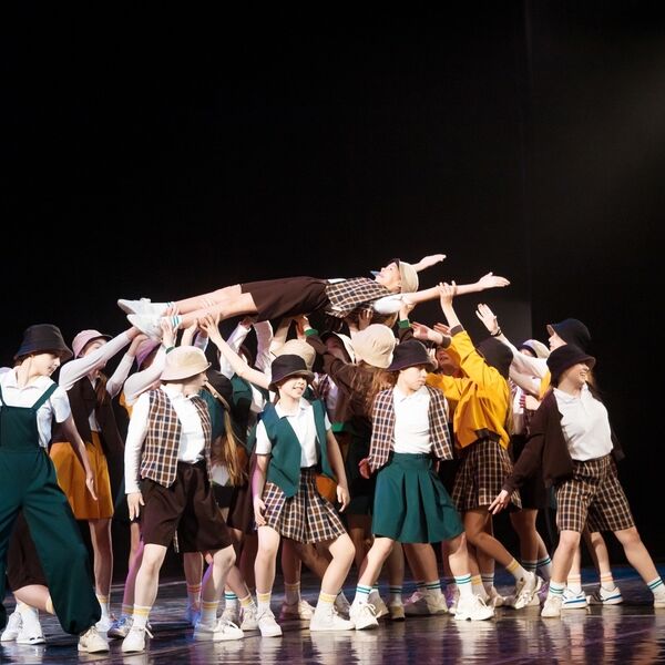 Мая. Фэмили. Я