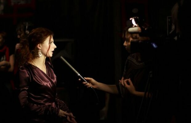 Узнай меня - открой на стук