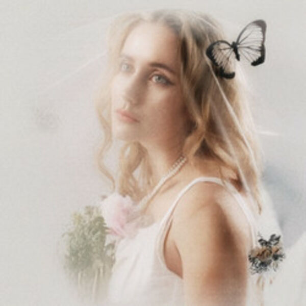 Элли на маковом поле