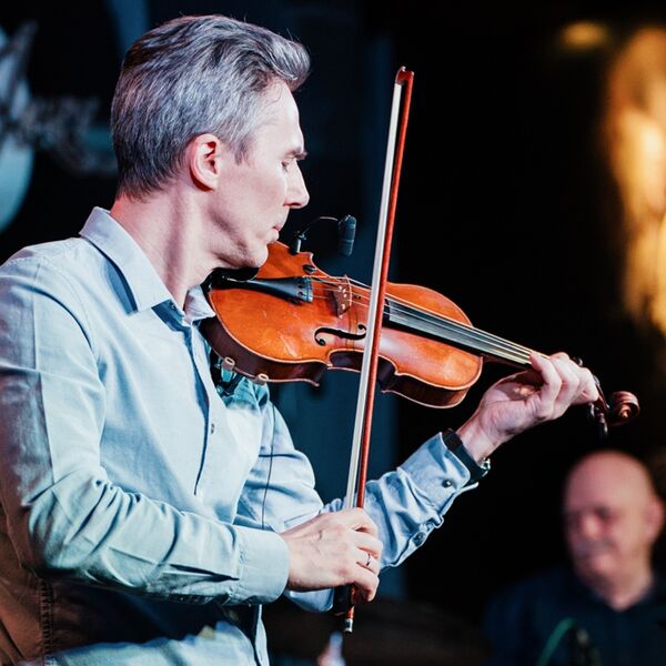 Посвящение джазовому дуэту «Сёстры Бэрри»