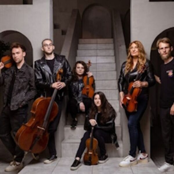 Арфа при свечах