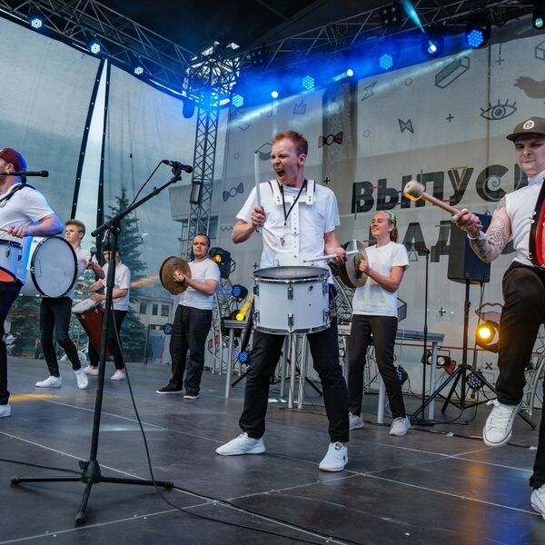 Crazy Army Drum Show