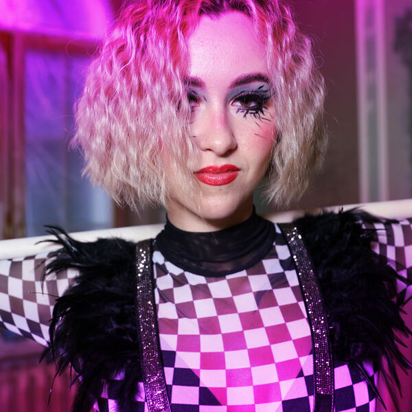 Рок-н-ролльное шоу «Гранж Кабаре»