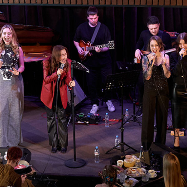 Ольга Синяева и лучшие студенты «Академии вокала»