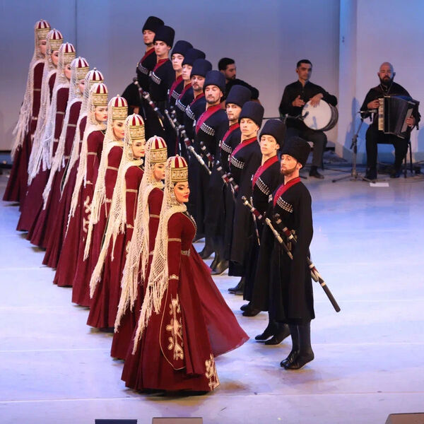 Ансамбль танца «Кабардинка». Танцы над Эльбрусом