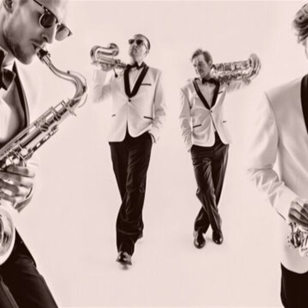 2x2 Saxophone Quartet и Яна Дельмас. Джаз на сцене Noisy River