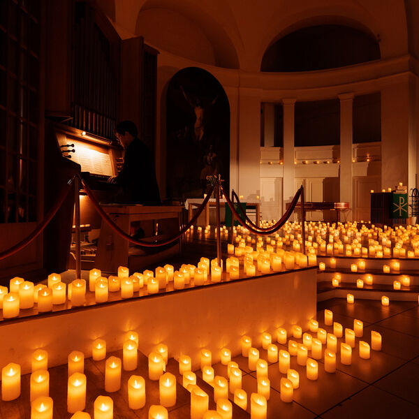 Орган и дудук при свечах