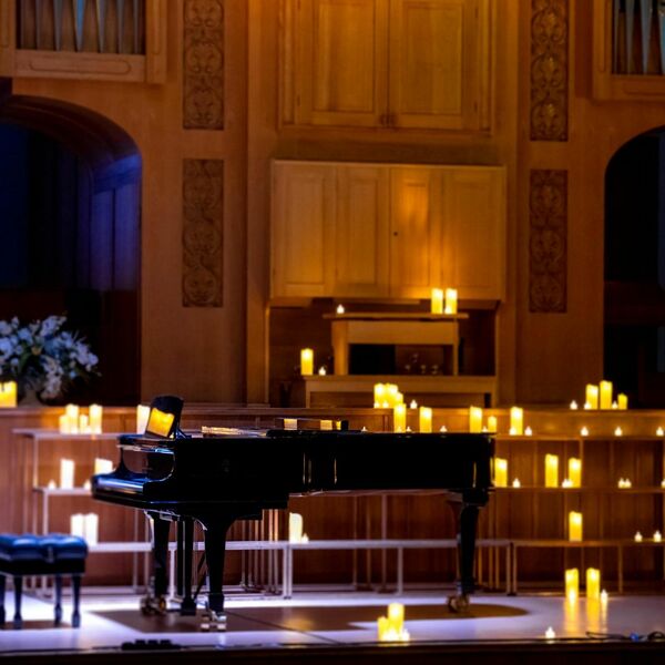 Саксофон при свечах