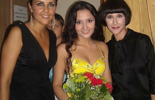 За кулисами