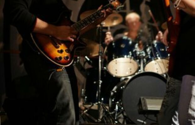 загадочная, странная, актуальня группа «ПлюS 800»