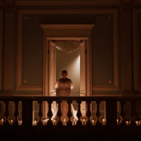 Призраки старинного особняка: хоровая мистерия в ночи