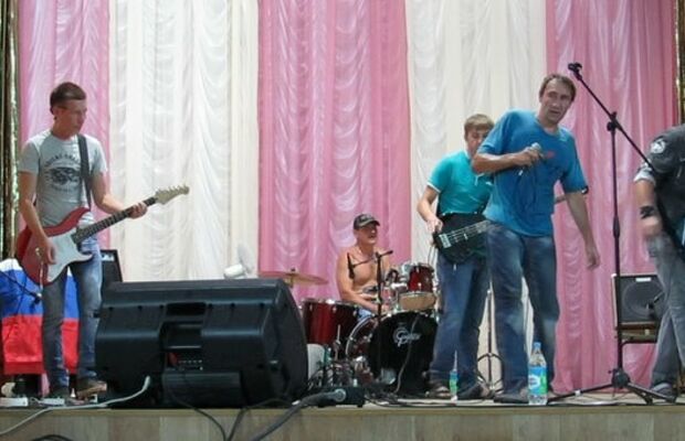 наша жизнь рок-н-ролльная!!!!!!!!!!!!