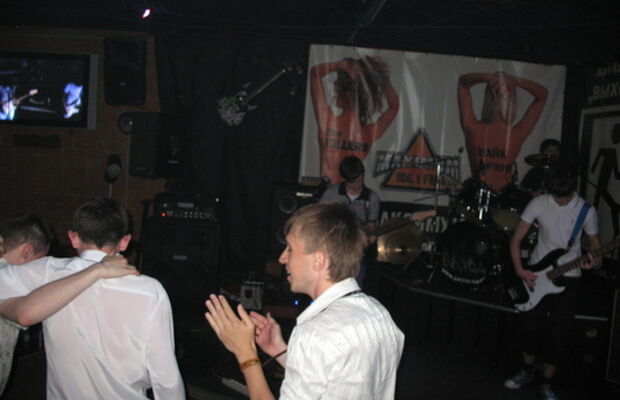 Концерт в арт-клубе ВЫХОД И группа 12 Месяцев!!!