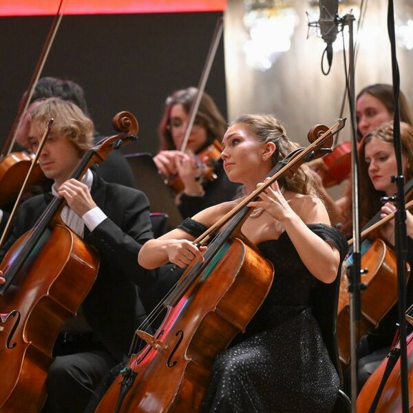 Даёшь новогодний «квартирник»: весенний взгляд на зимний праздник