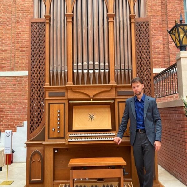 Старинный орган в англиканском соборе. Вселенная Моцарта