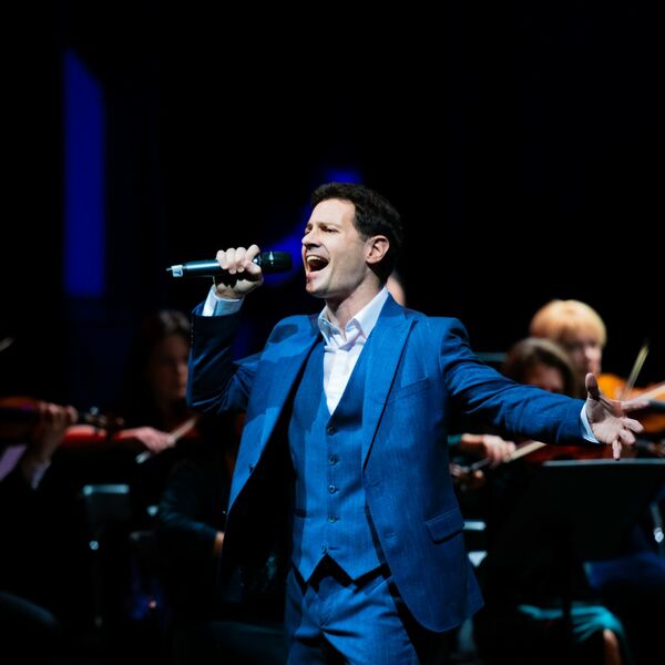 Антон Макарский и оркестр им. Некрасова