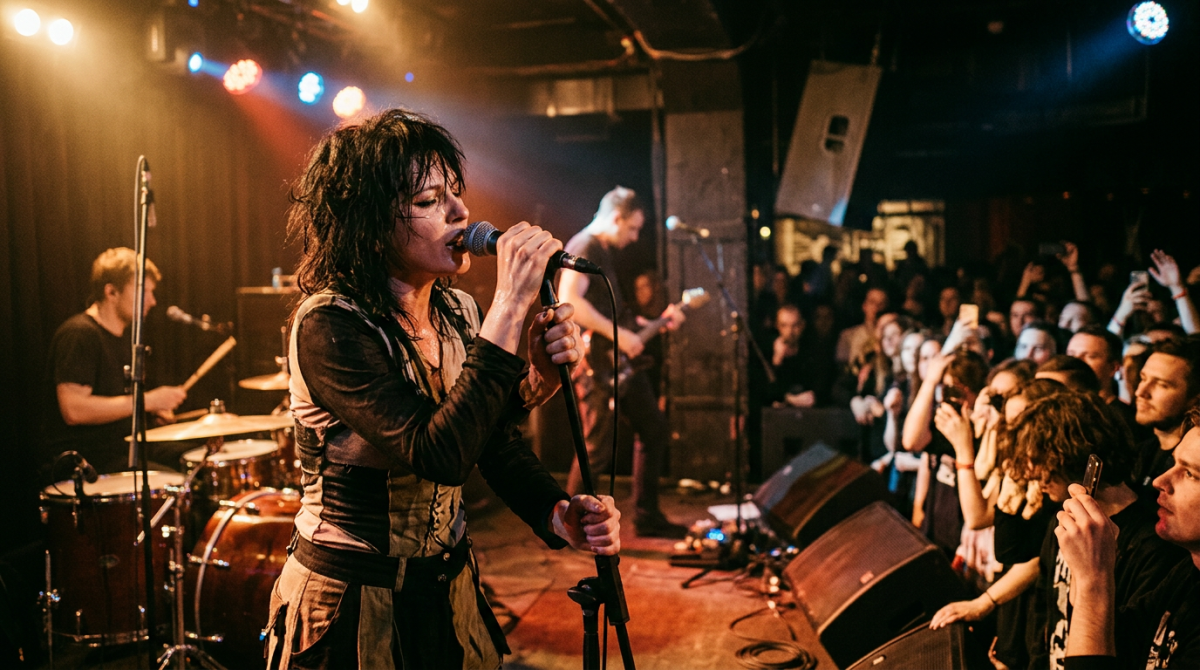 Линда, Шура, Рем Дигга и Нейромонах Феофан: что послушать в Москве 17 апреля