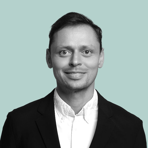 Виктор Комаров