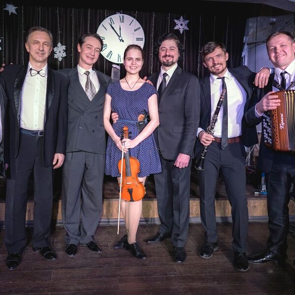 Но мы не плачем и не рыдаем