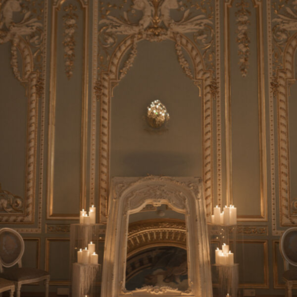 "Зеркало при свечах. Ночная прогулка по особняку"