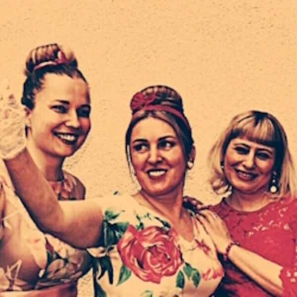 Новогодняя танцплощадка СССР» с вокальным коллективом «Хорошие Девчата