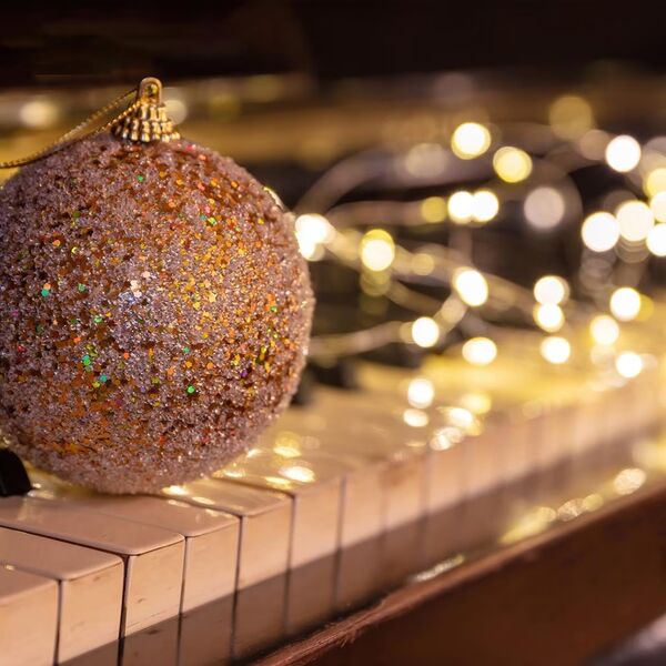 Музыка и стихи про Новый год и Рождество