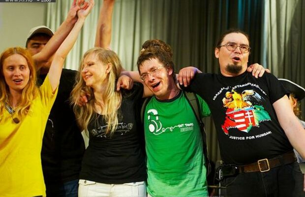 Краткий фоторепортаж о поездке гр."Чернозём" в академгородок Новосибирска на концерт памяти И.Ф.Летова