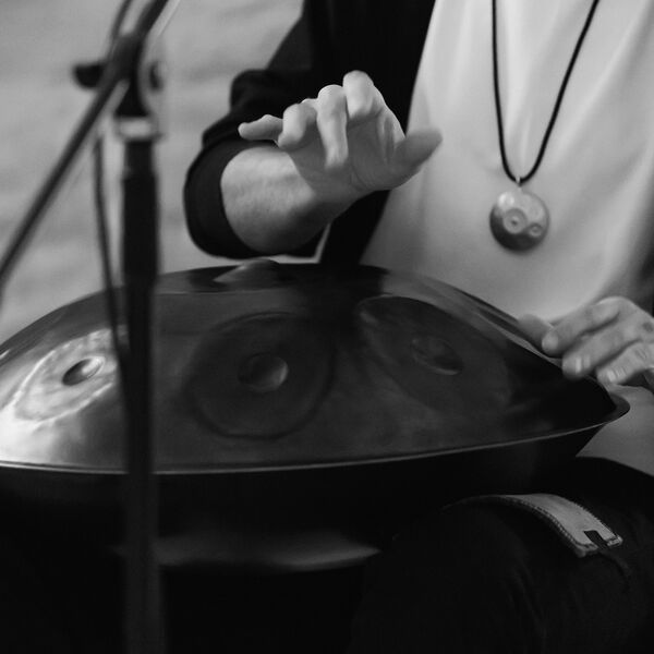 Ханг и рояль при свечах