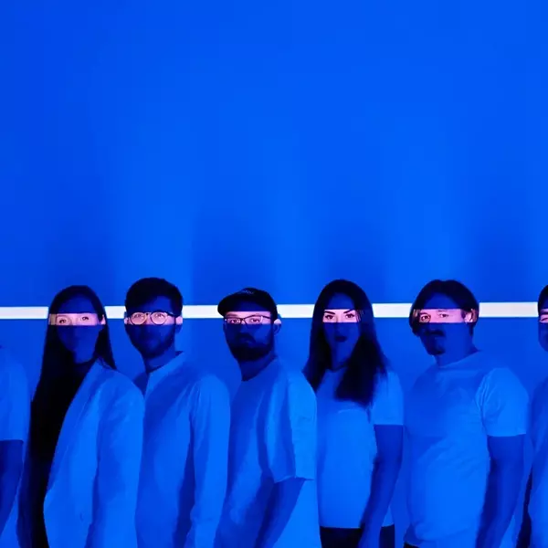 Стихи на окнах подъезда № 8