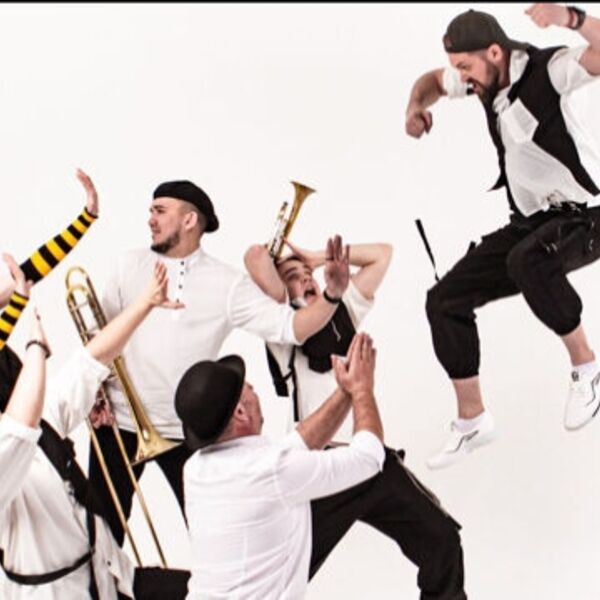 Вечеринка с группой «Элли Блэк»