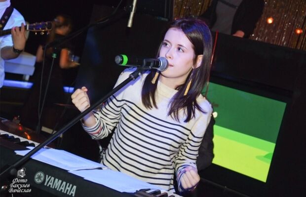 2011.09.23 Maria Chirkova & FlyFoxMusic in Virgin-cafe