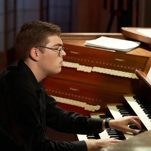 Орган и саксофон. Концерт при свечах