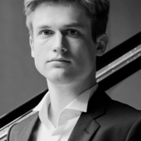 "Pianissimo". Симон Бюрки