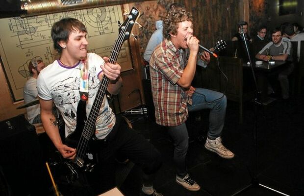 Благотворительный концерт в баре "Завод"