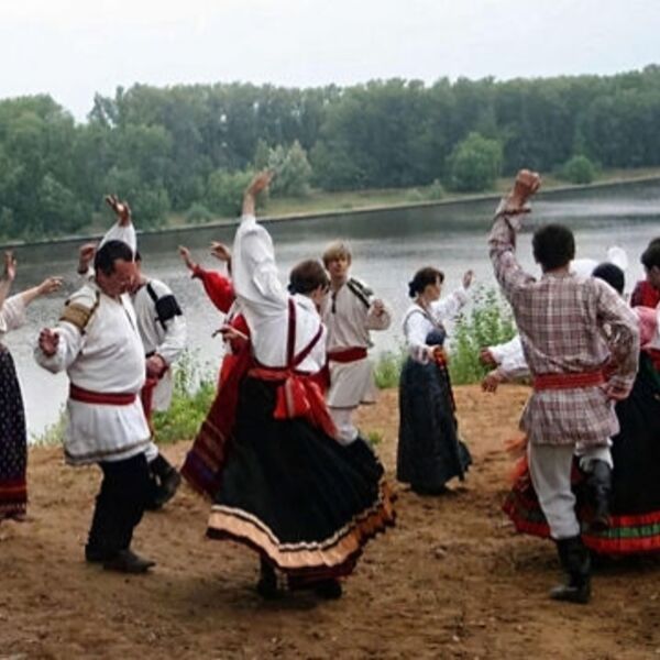 Вниз по матушке по Волге